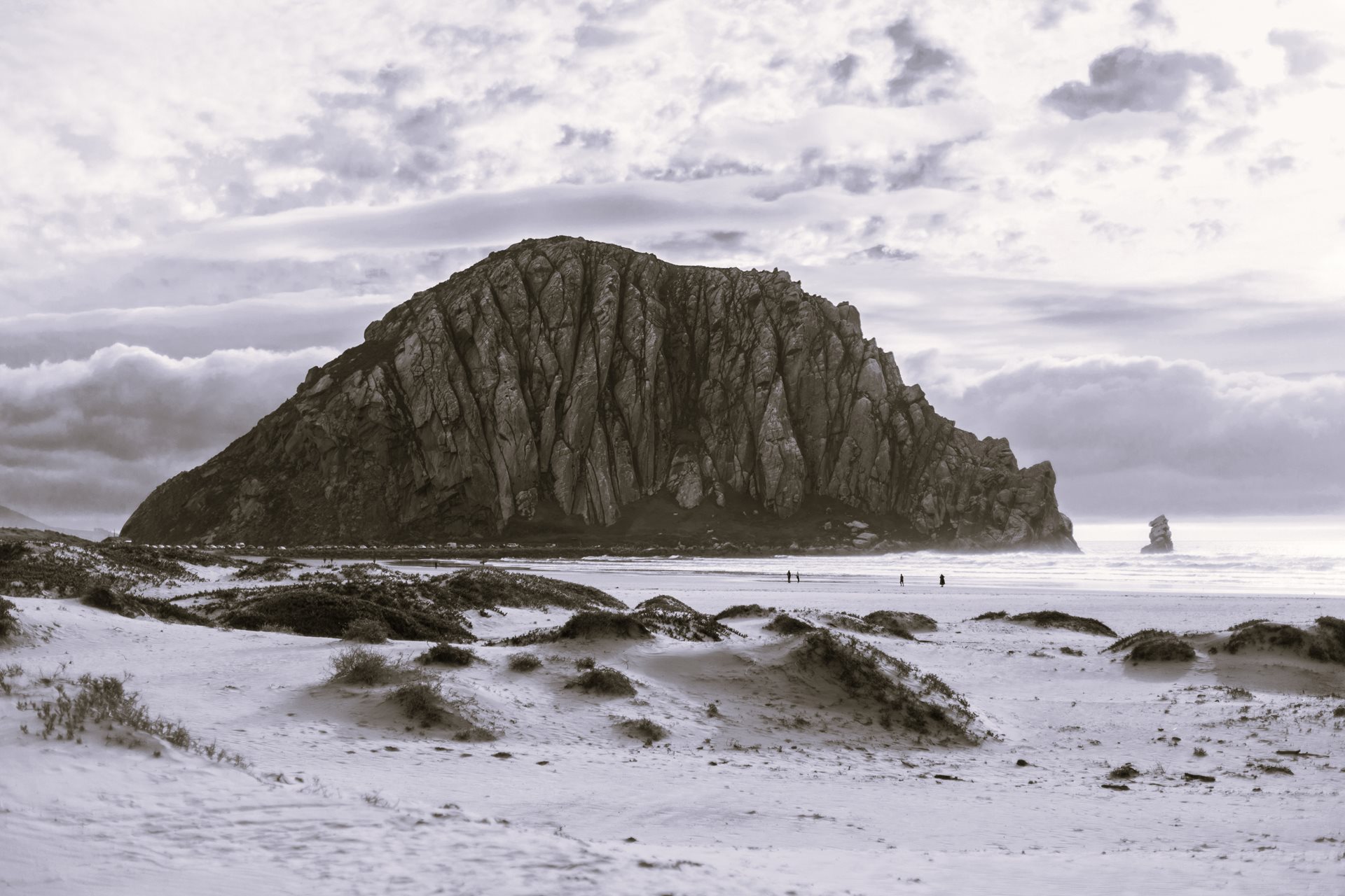 Picture of the Morro Bay Rock in black and white